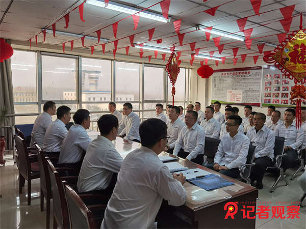 同發(fā)東周窯煤業(yè)公司青年礦工奮戰(zhàn)煤海 爭當先鋒  (3)